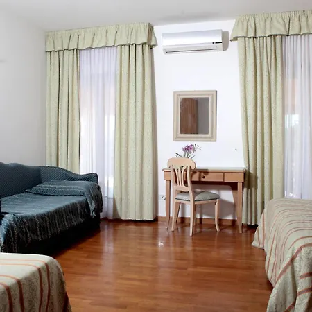 ホテル ドナテッロ 3*