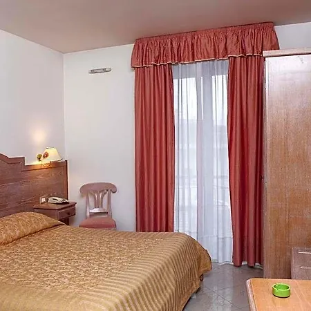 Donatello Hotel 3*